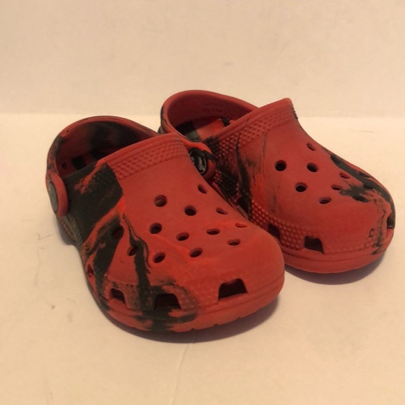 Crocs Classic Kids Toddler Red and Black Marble Shoes Clogs  Size 6 C Toddler - Picture 1 of 9